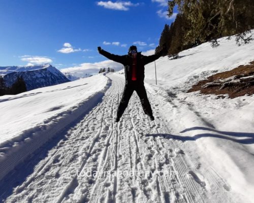 Winter hiking in Grindelwald, Krisztian jumping in the snow covered landscape at Bussalp