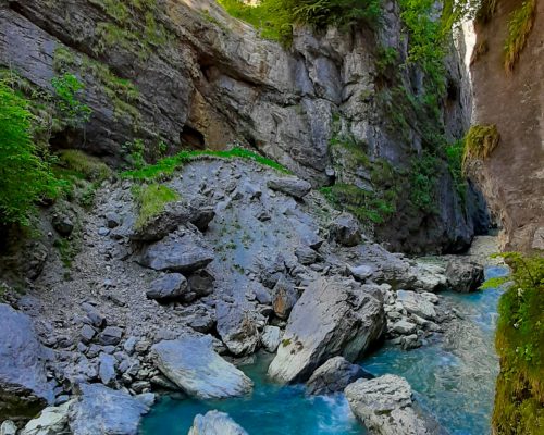 Rocks and the blue river Aare