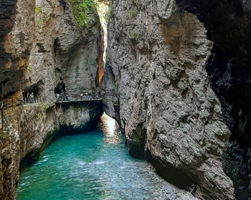 Galleries to wtach the river Aare between the rocks