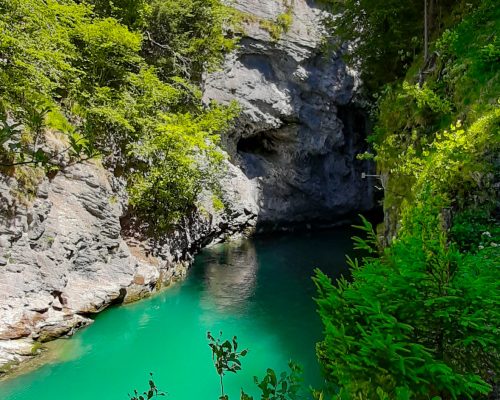 The best things to do in Meiringen, green Aare river