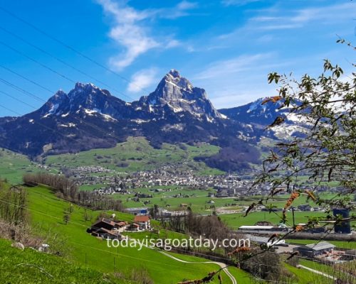 Easy hike in canton Schwyz, Mythen mountains