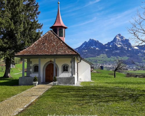 Easy hike in canton Schwyz, chapel above Brunnen