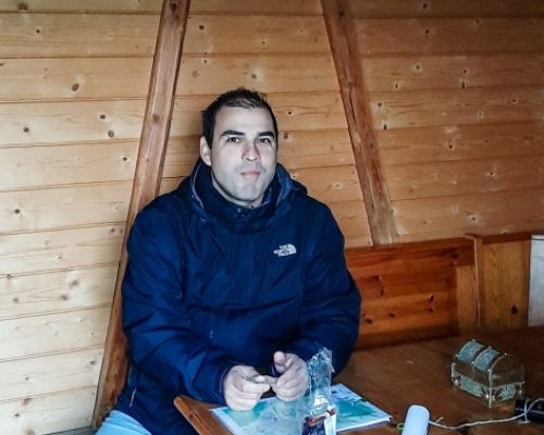 Activity in canton Aargau, Krisztian enjoying a snack in a hut in the middle of the Vlliger vineyards