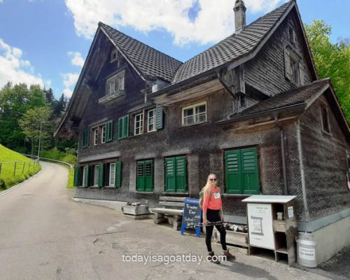 walking in Fischingen, typical Swiss Farmhouse with homemade products vending station, Walk and Hike in Fischingen