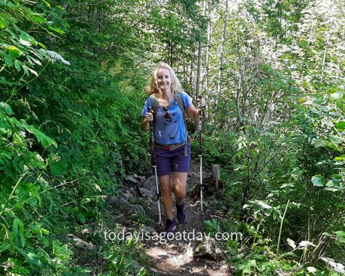 Top Hike in Neuchâtel, blond woman on the path of 14 bends