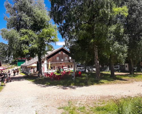 Top Hike in Neuchâtel, Les Oeillons farm