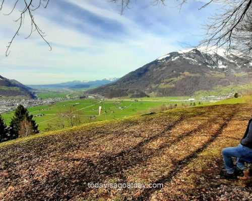 hiking in Glarus, view over Linthebene vally