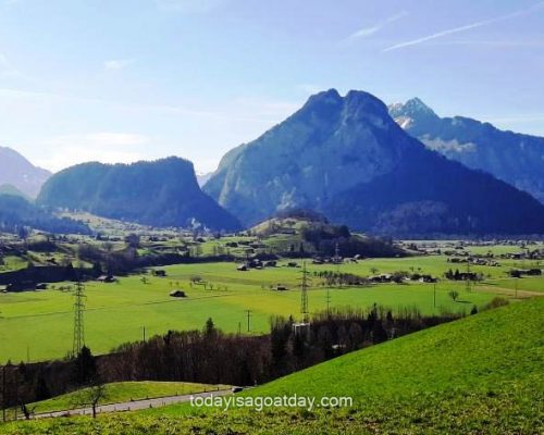 Spiez hiking routes, view over Niedersimmertal valley