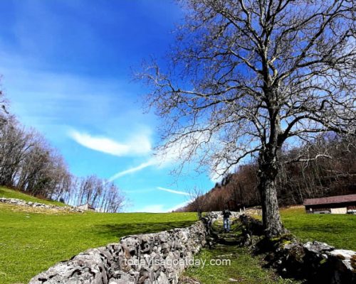 hiking in Glarus, roman dry stone walls on the roman trail