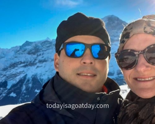 Winter hiking in Grindelwald, couple taking selfie at Bussalp come true