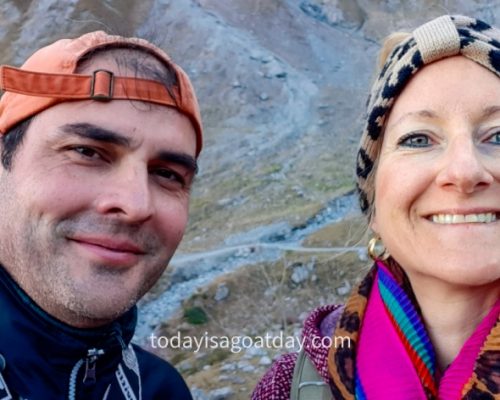 Hiking trails in Engelberg, couple taking elfie in front of gignatic rock faces