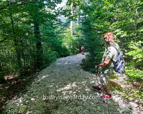 Top Hike in Neuchâtel, the steep descent from Creux-du-Van