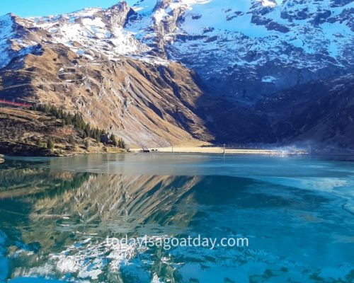 Hiking trails in Engelberg, heaven mirrors in the Trübsee lake