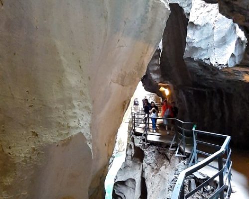 The best things to do in Meiringen, path inside the tunnel